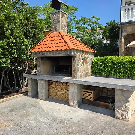 Apartman Anita 4 - 150m From The Novi Vinodolski