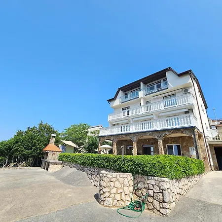 Anita 4 - 150m From The نوفي فينودولسكي