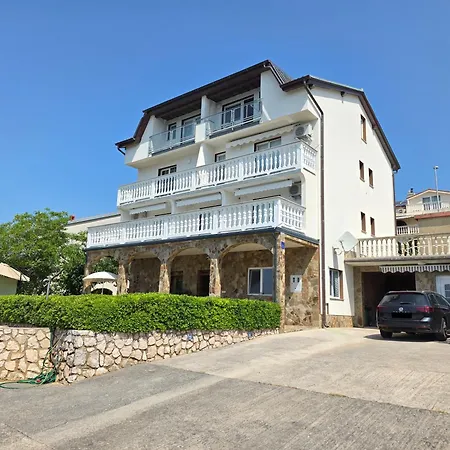 شقة Anita 4 - 150m From The *